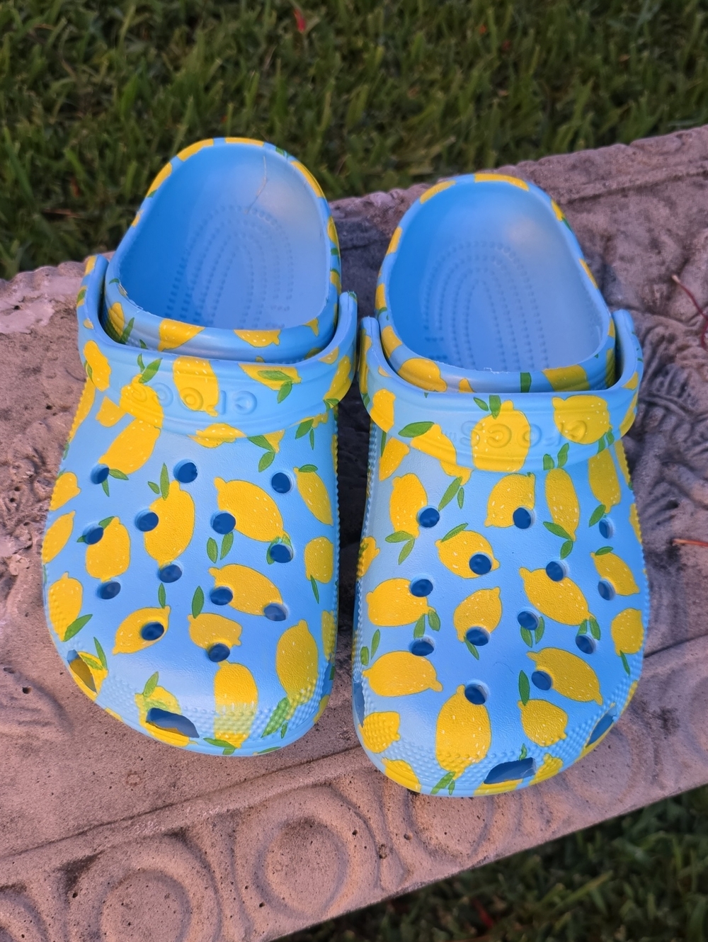 CROCS Classic Clogs in Bright Blue with Yellow Lemon Print